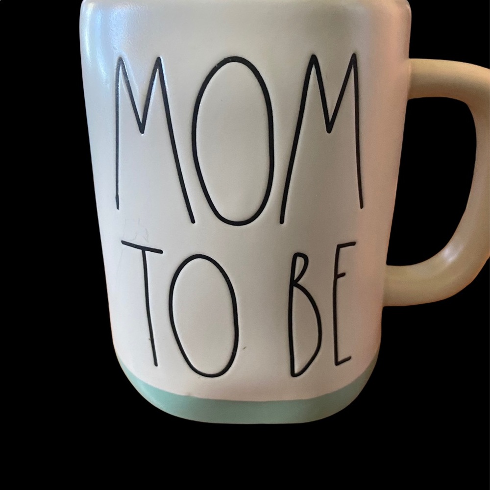 Rae Dunn “Mom To Be” mug